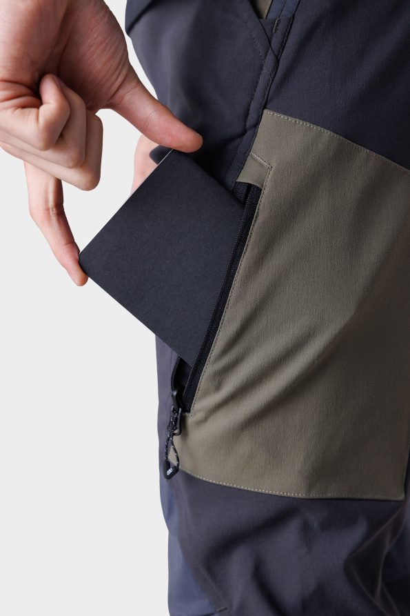5-686_AT_CARGO_PANT_SLIM_DUSTY_FATIGUE_CB_0006_6284dab8-4c83-4786-a615-55d515799e78_DUSTY-FATIGUE-COLORBLOCK