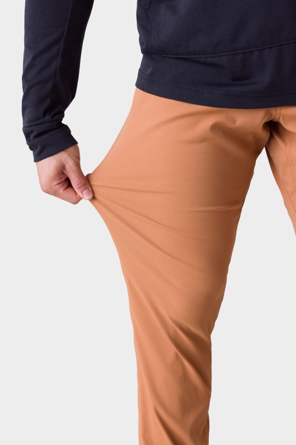 686_EVERYWHERE_MERINO_PANT_SLIM_BLUE_ASH_16965-min_a50e7938-cc5a-42b2-9741-fde45f42422d_BISCUIT