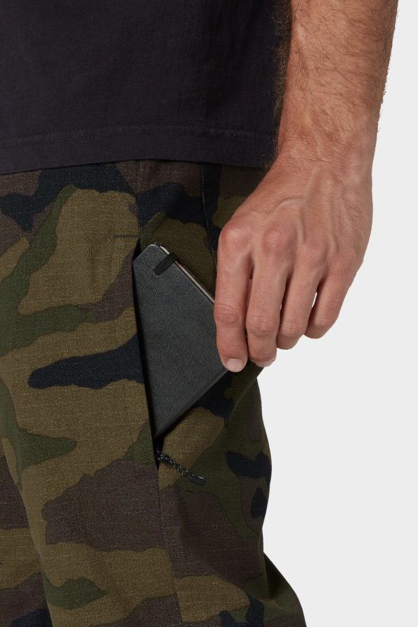 EVERYWHERE_PANT_MERINO_RELAXED_KCRGNS24_DKCM_0006_DARK-CAMO