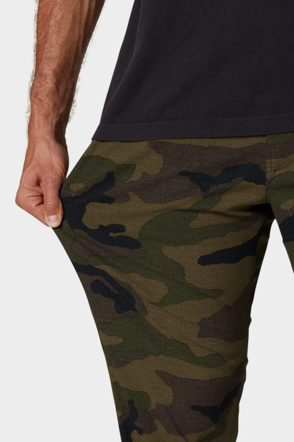 EVERYWHERE_PANT_MERINO_RELAXED_KCRGNS24_DKCM_0007_DARK-CAMO