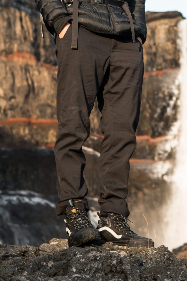 EW_MERINO_RELAXED_BLACK_PDP_MAIN_EDITORIAL_BLACK