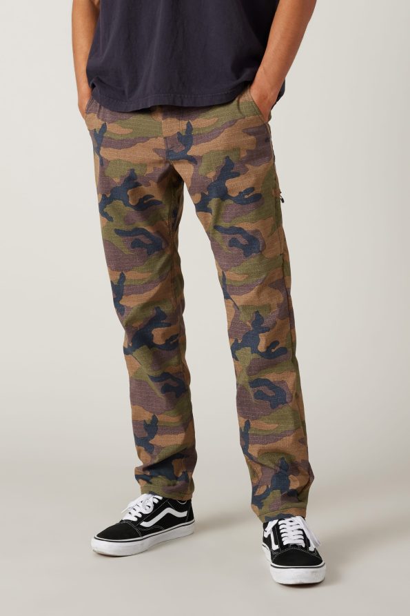 KCRGNS02_DKCM_2_0a14dbcf-2444-4c07-ba7a-2d8996354596_DARK-CAMO
